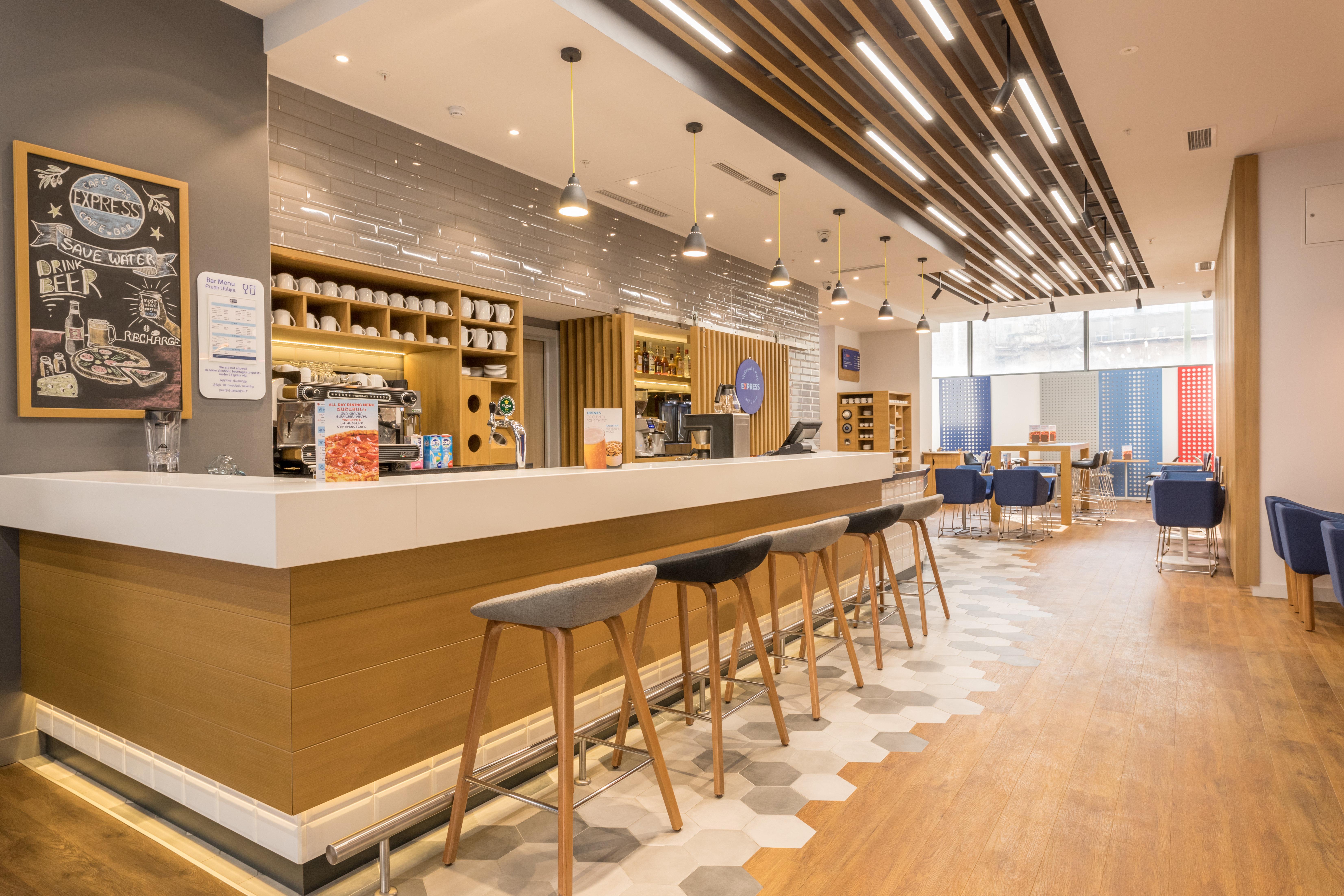 Holiday Inn Express - Yerevan By Ihg Exterior foto
