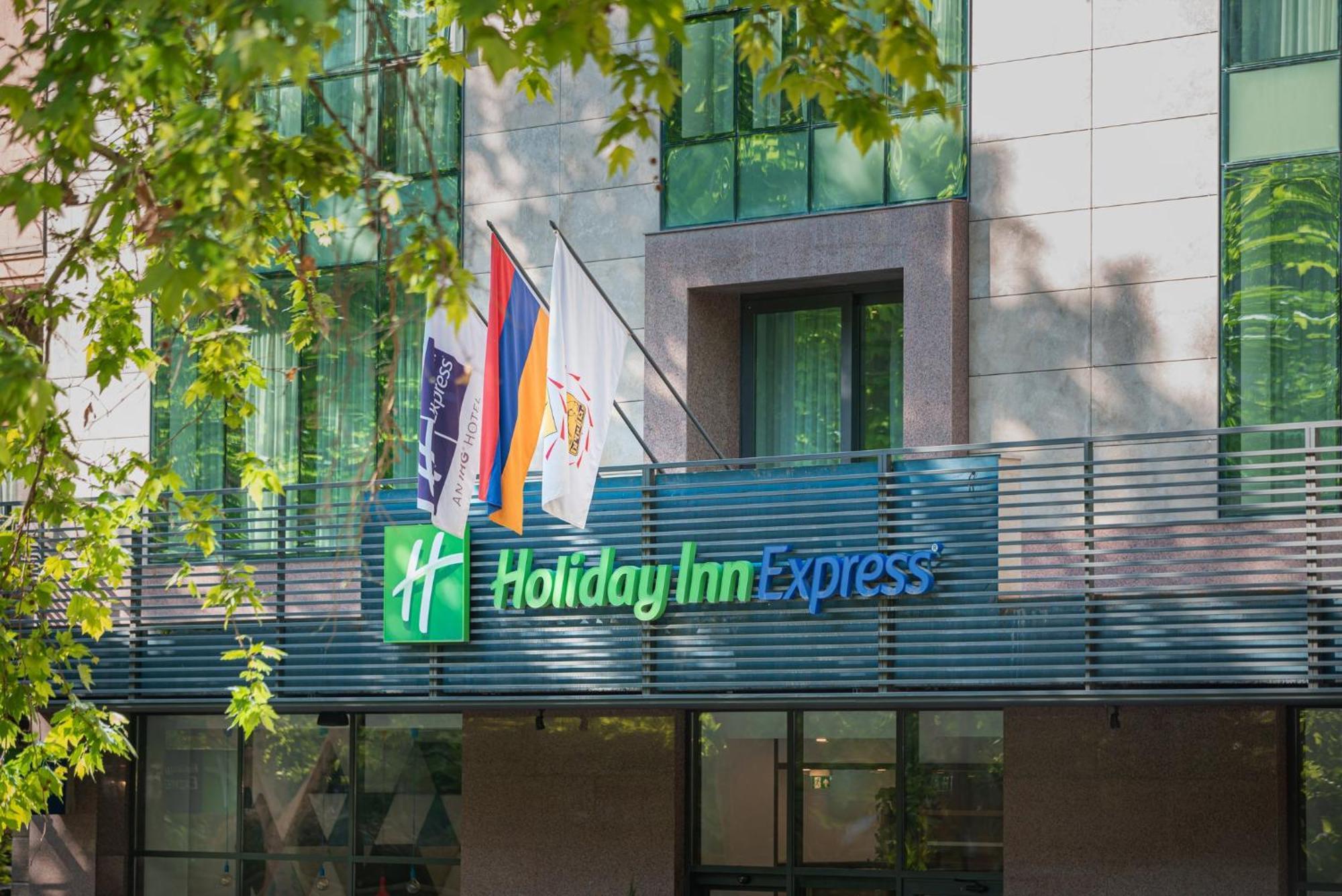 Holiday Inn Express - Yerevan By Ihg Exterior foto