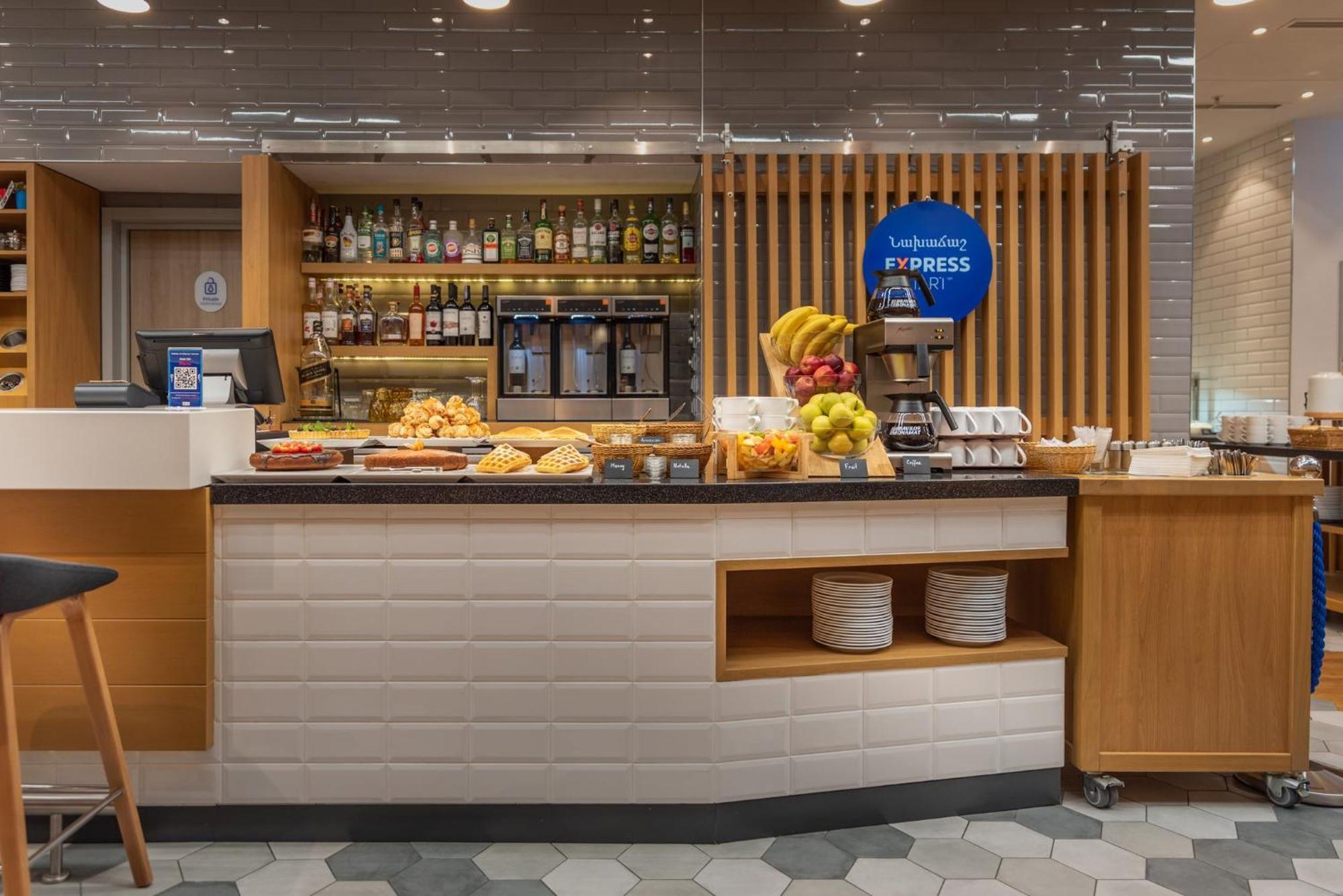 Holiday Inn Express - Yerevan By Ihg Exterior foto