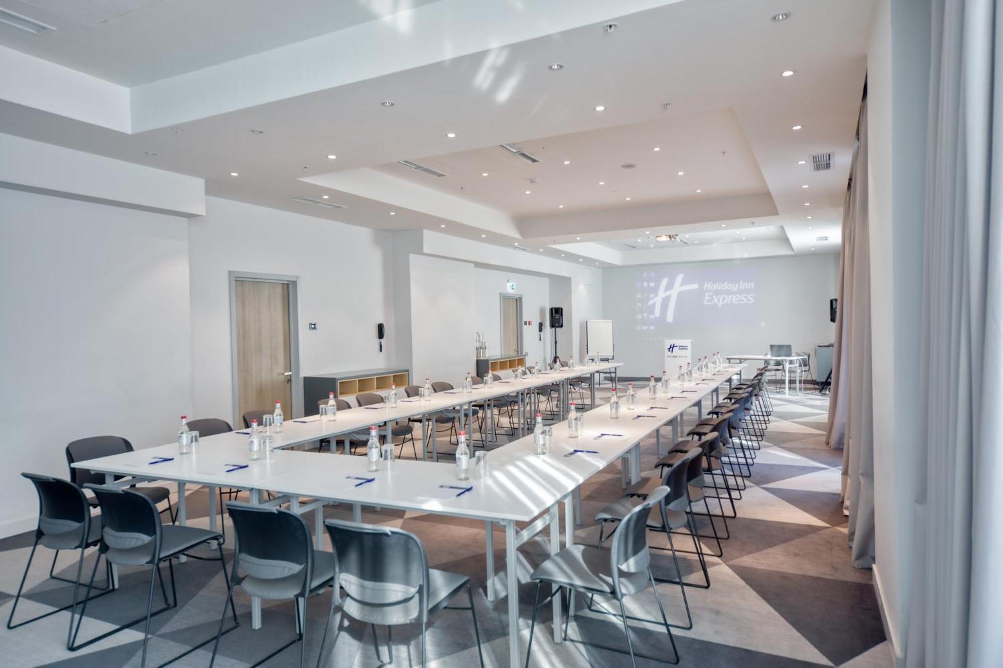 Holiday Inn Express - Yerevan By Ihg Exterior foto